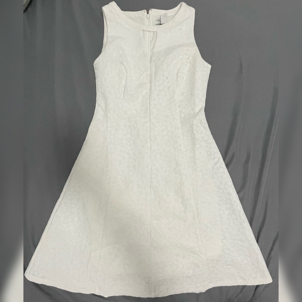 Vestido de fiesta color blanco marca WHBM
